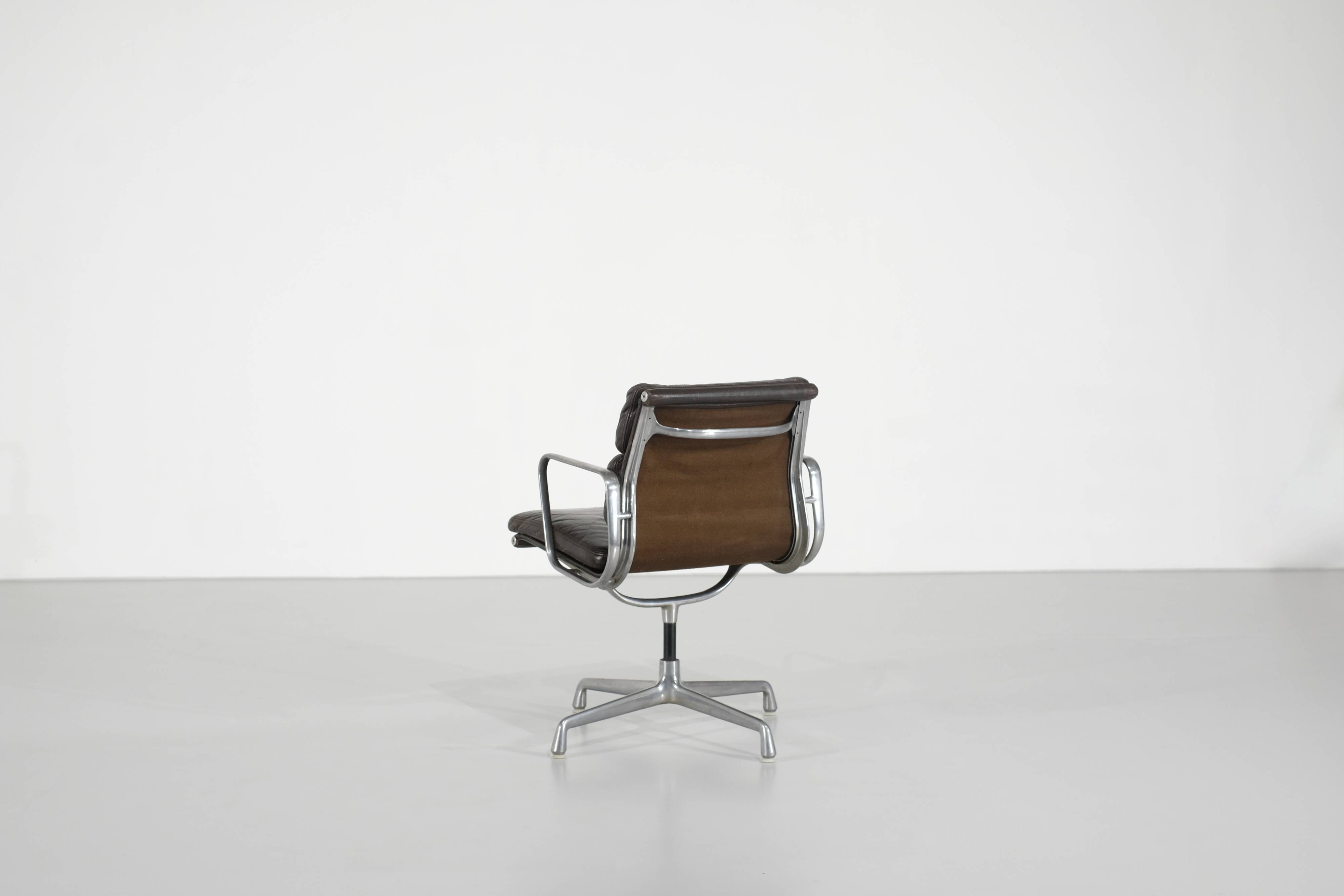 Softpad EA208 by Charles & Ray Eames for Le Mobilier International - 1960