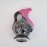 Carafe Vallauris noire et rose à motifs blanc en relief