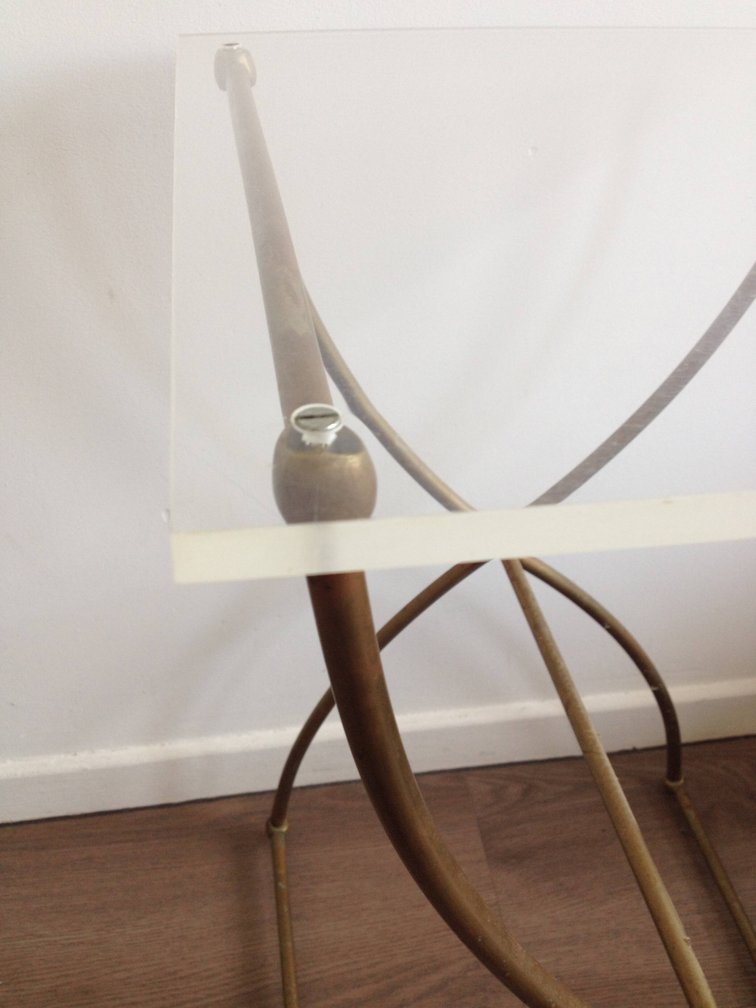 Table d'appoint laiton et plexiglass vintage