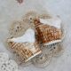 Paire de salière et poivrier vintage barbotine panier de linge