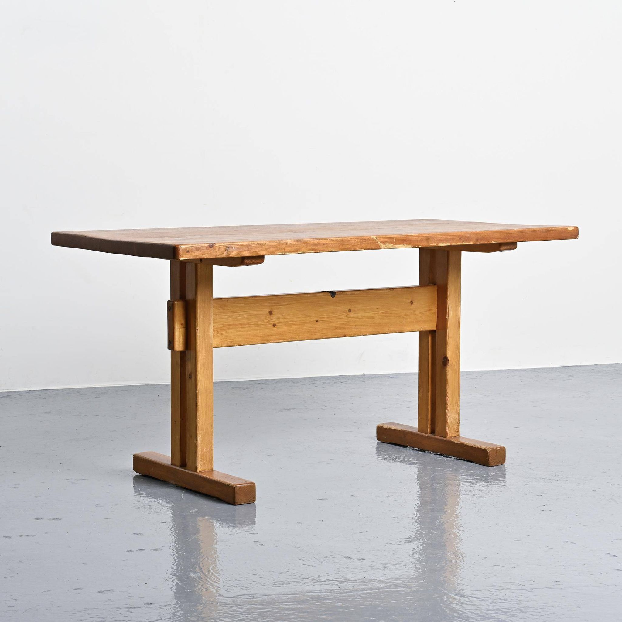 Table à dîner pour les Arcs France vers 1975