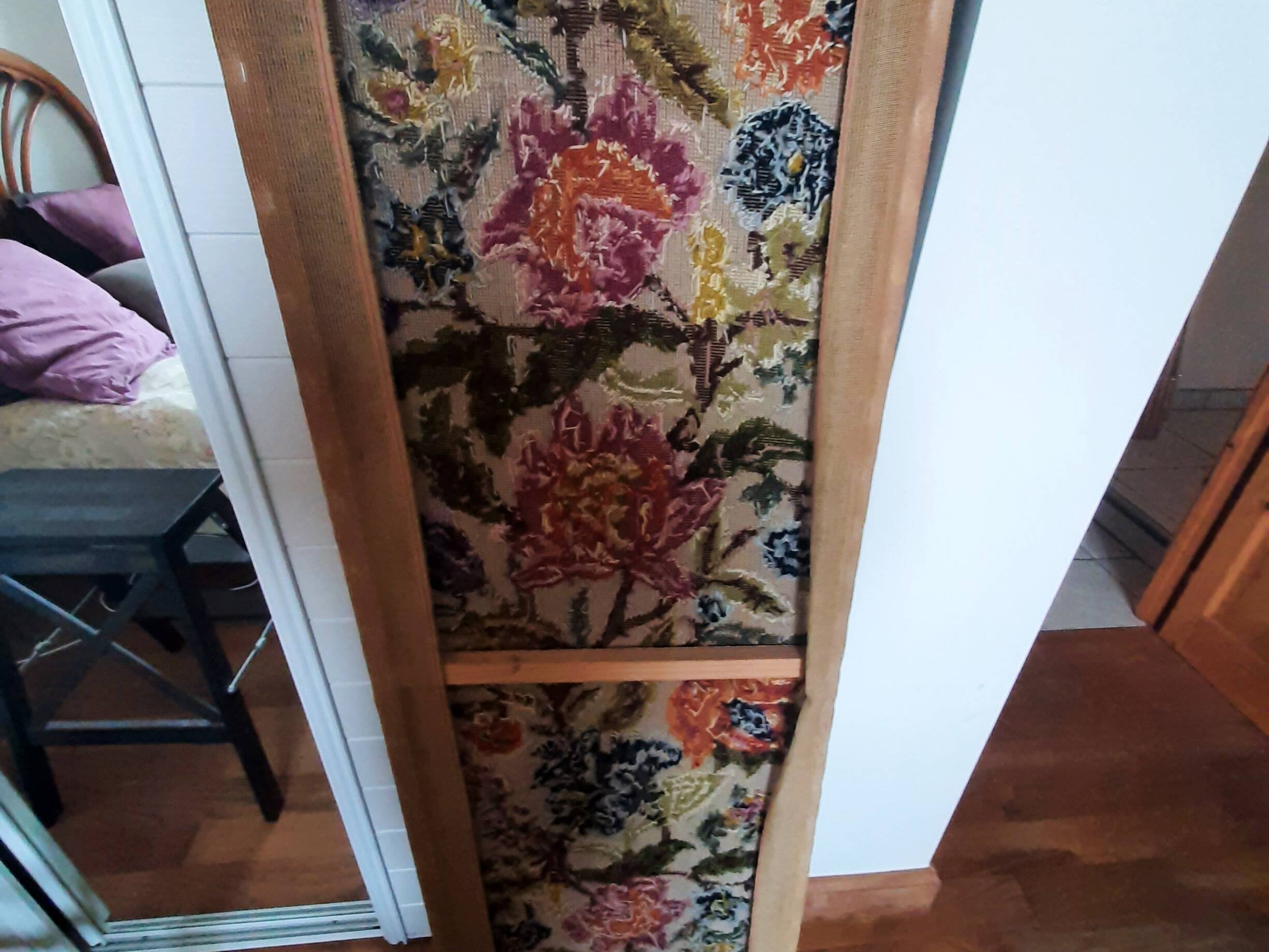 1970s wall tapestry with large multicoloured flowers