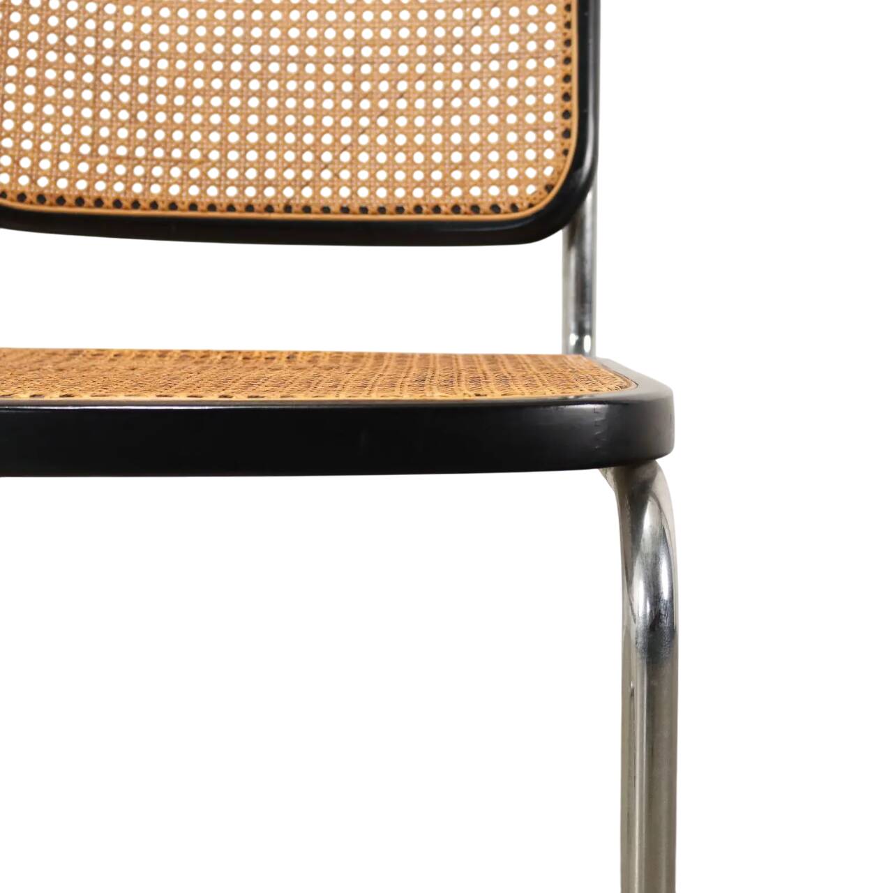 Cesca B32 black chair – design inspired by Marcel Breuer