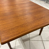 Large extendable Scandinavian table in vintage teak from the 1970s.