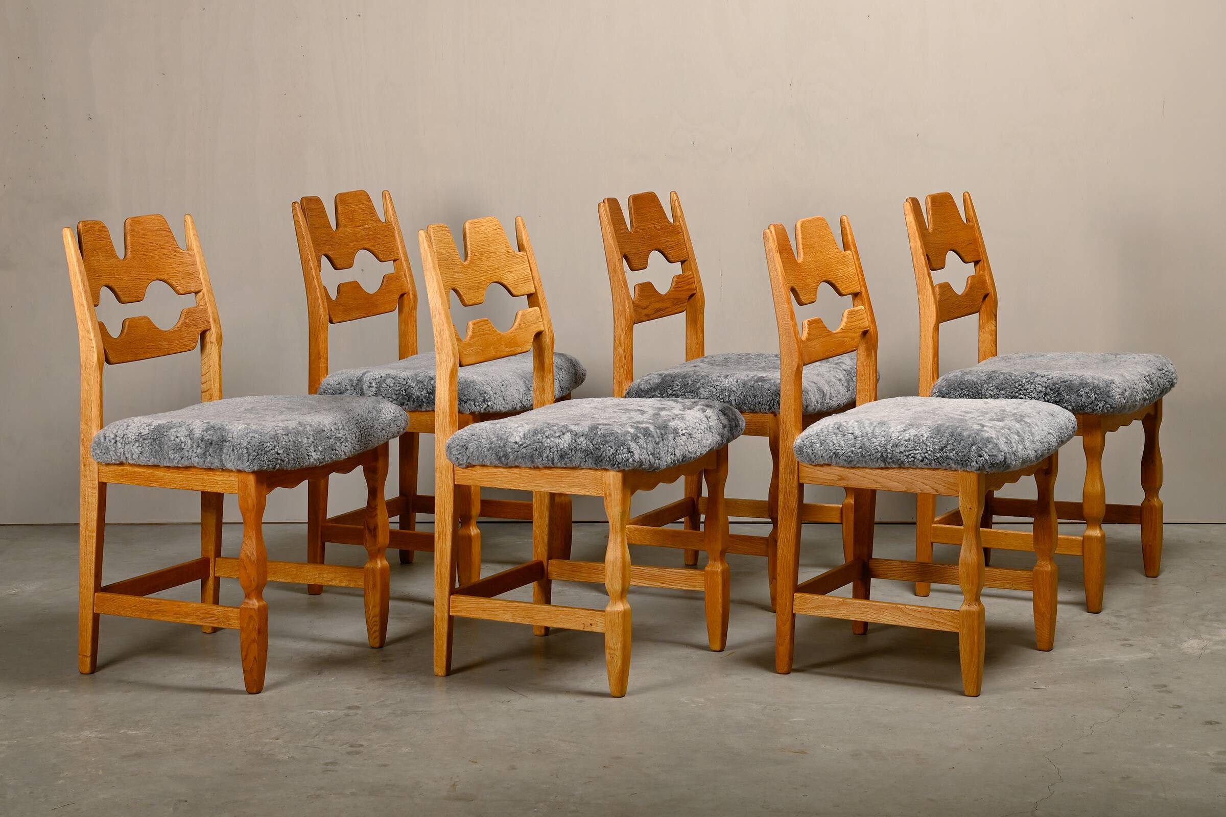 Ensemble de 6 chaises de salle à manger Razorblade en laine d'agneau et chêne de Henning Kjærnulf
