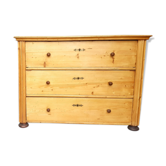 Savoyard dresser