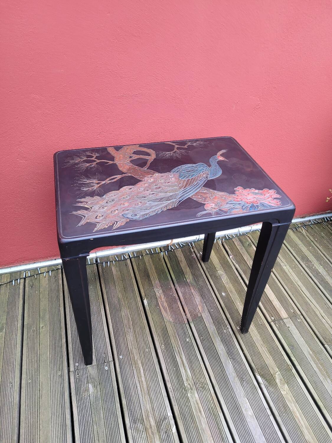 Japanese table in engraved lacquered wood