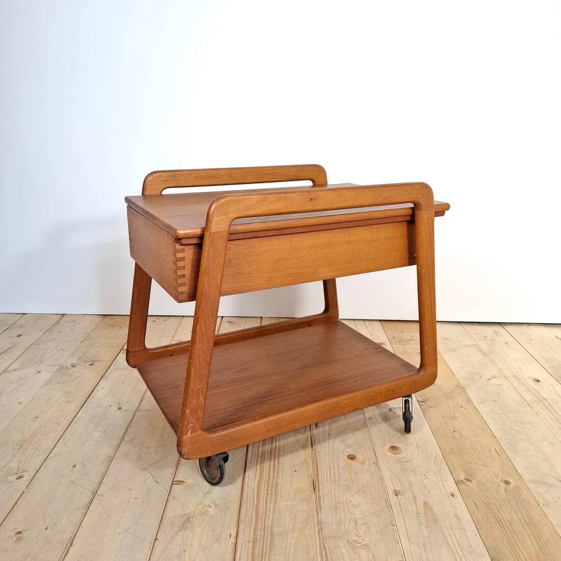 Mid-century modern teak bar trolley, 1960s