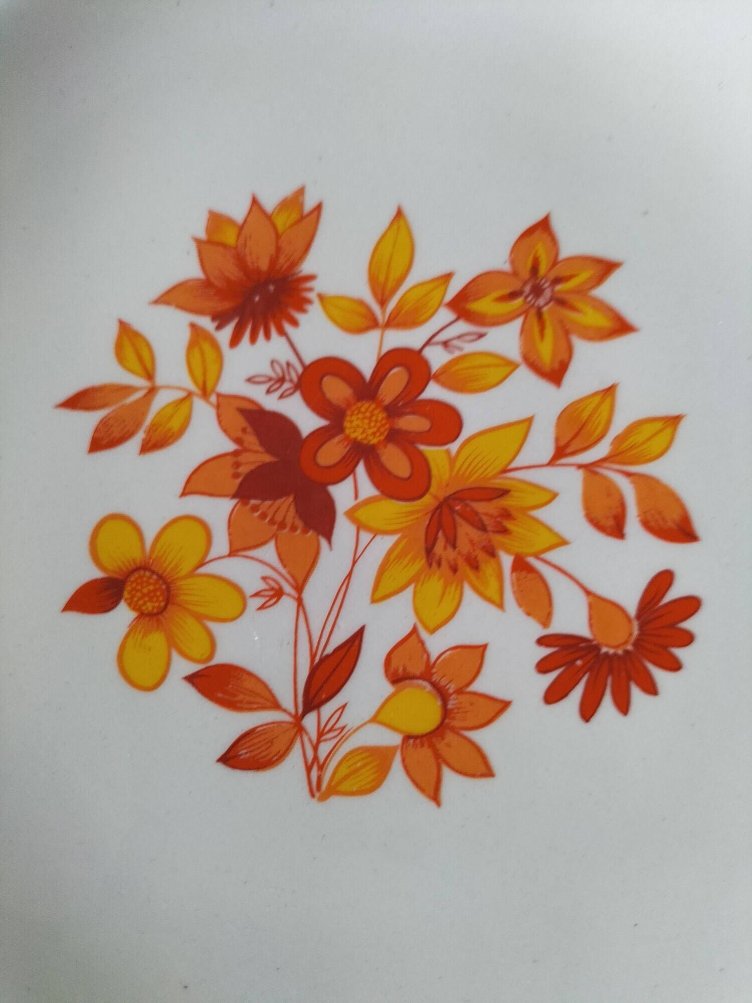 6 flower power plates from the 70s