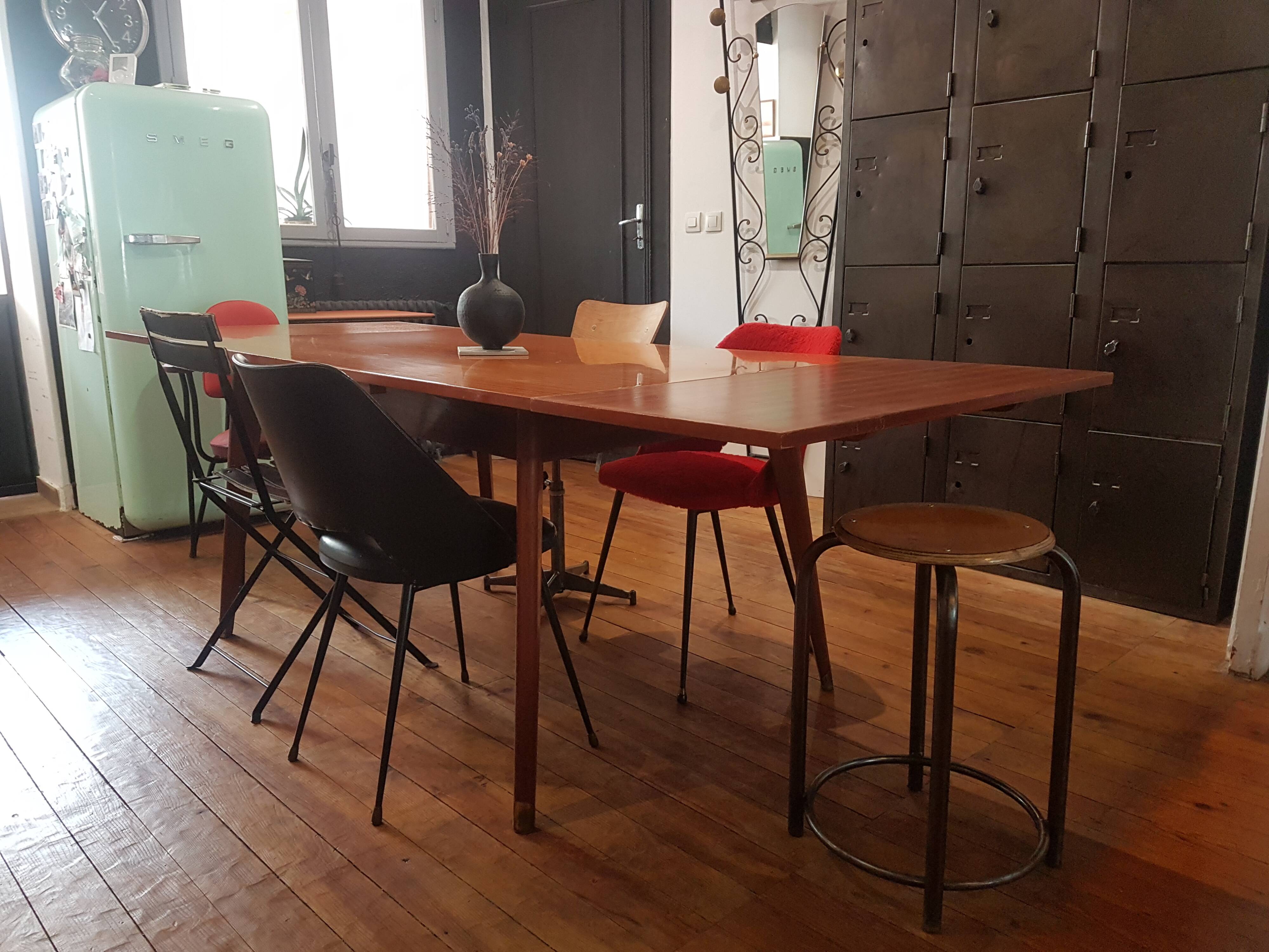Table with extensions compass legs