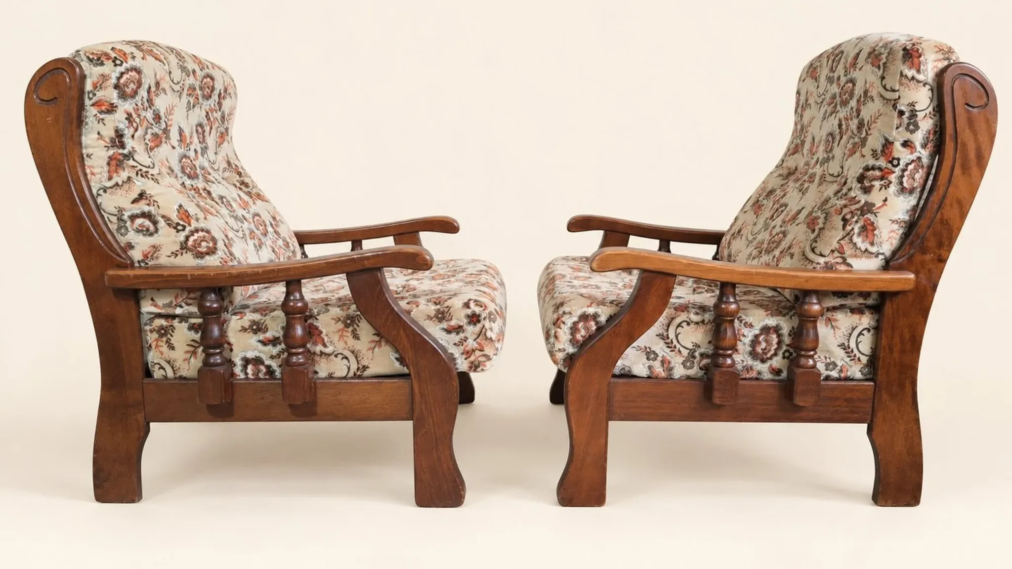 Pair of vintage 70s lounge chairs in wood & floral fabric