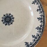 Service of 8 vintage plates in Iron Land