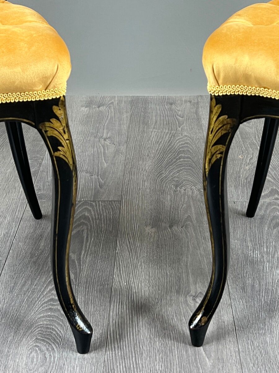 Paire de chaises Napoléon III marquetées et incrustées de nacre, XIXe Siècle