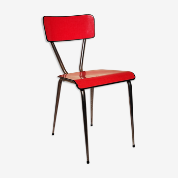 Chaise en formica rouge structure chromée