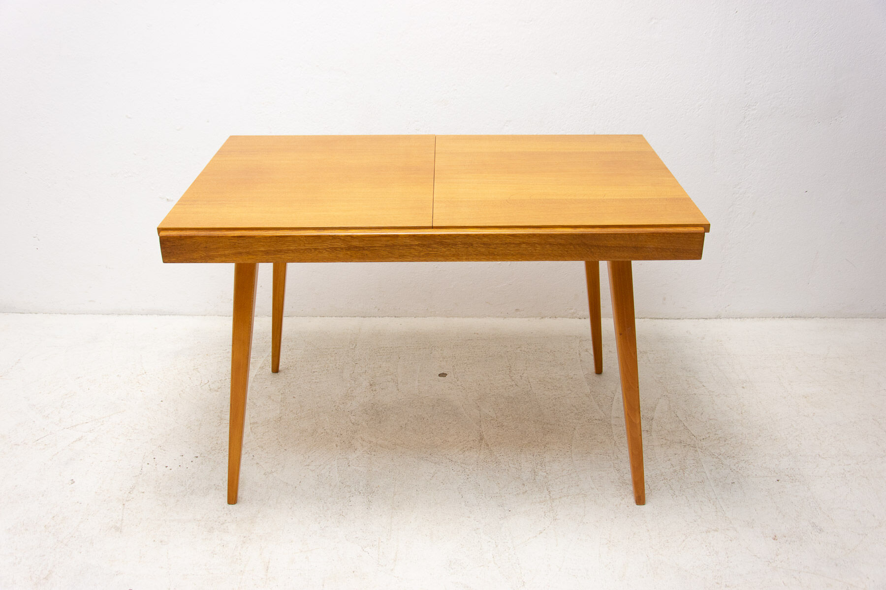 Table à manger pliante du milieu du siècle par František Jirák pour Tatra nábytok  années 1970