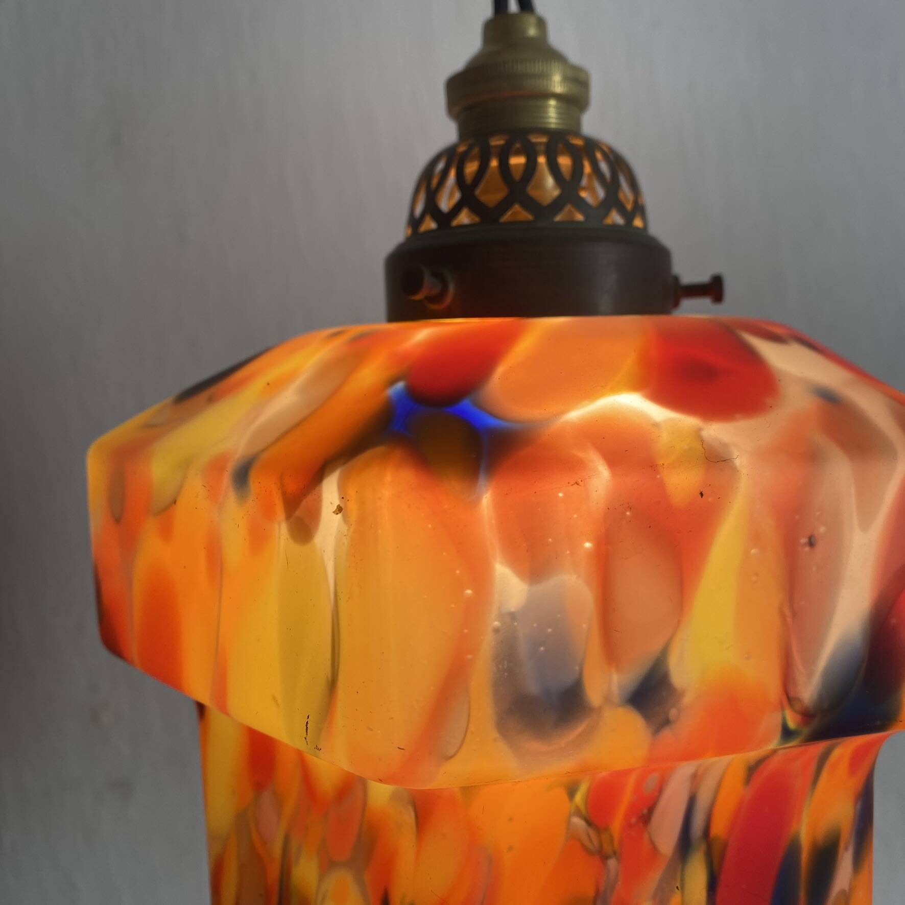 Retro suspension lampshade in speckled glass