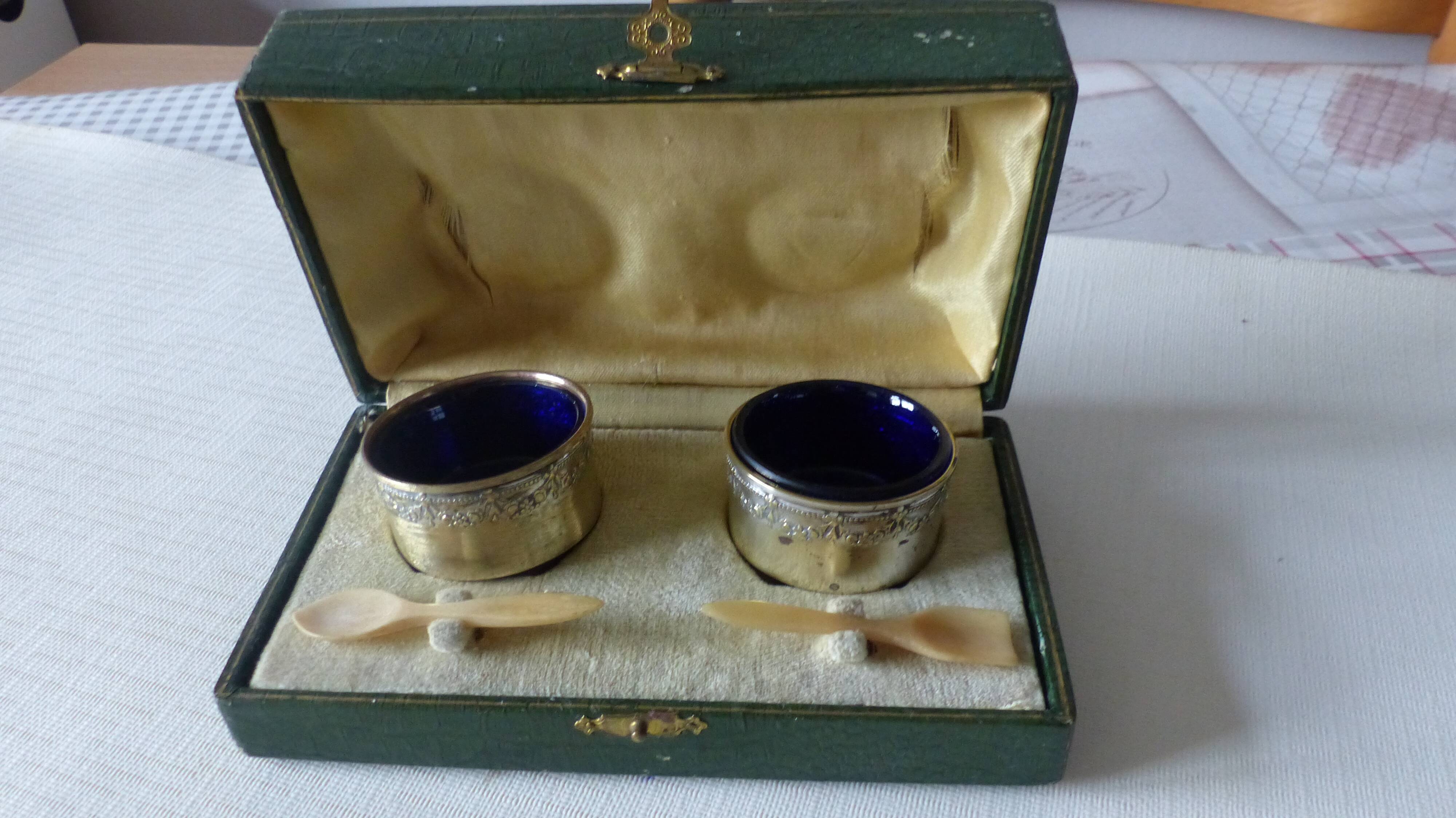 Pepper and salt box