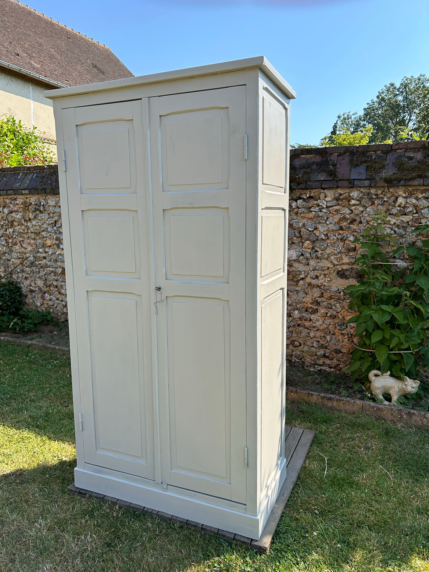 Parisian wardrobe white rye
