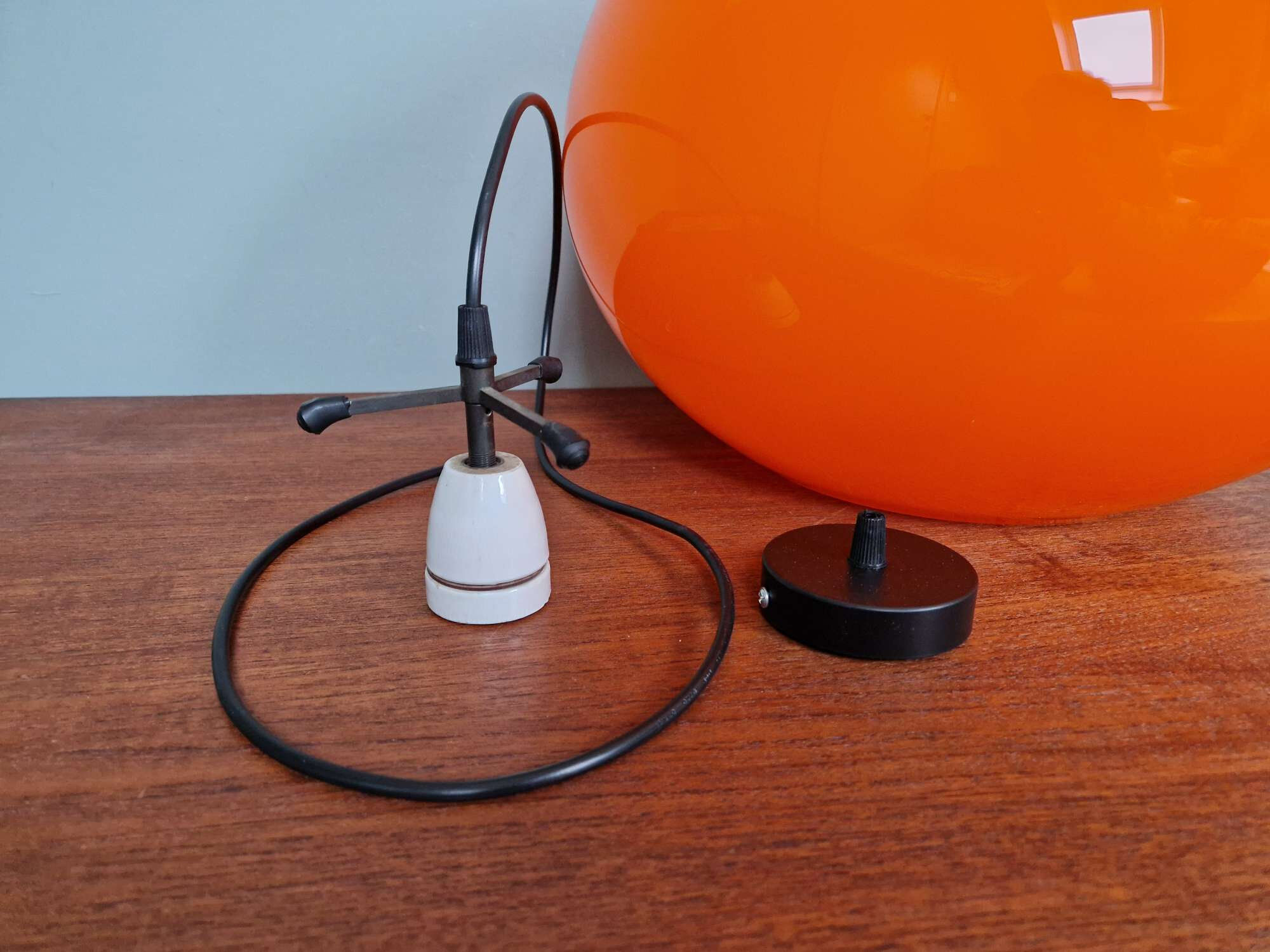 XXL onion pendant light in orange opaline, design Alessandro Pianon, Vistosi, 1960