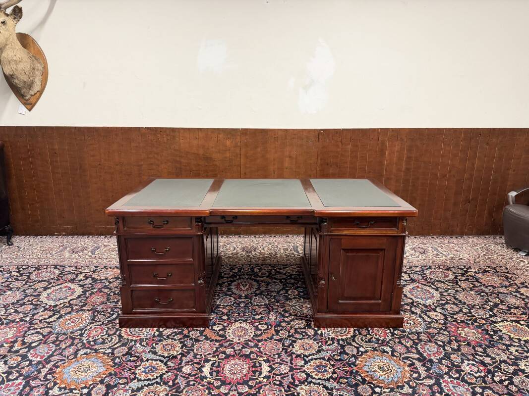 Classic English Chesterfield Partnerdesk Desk