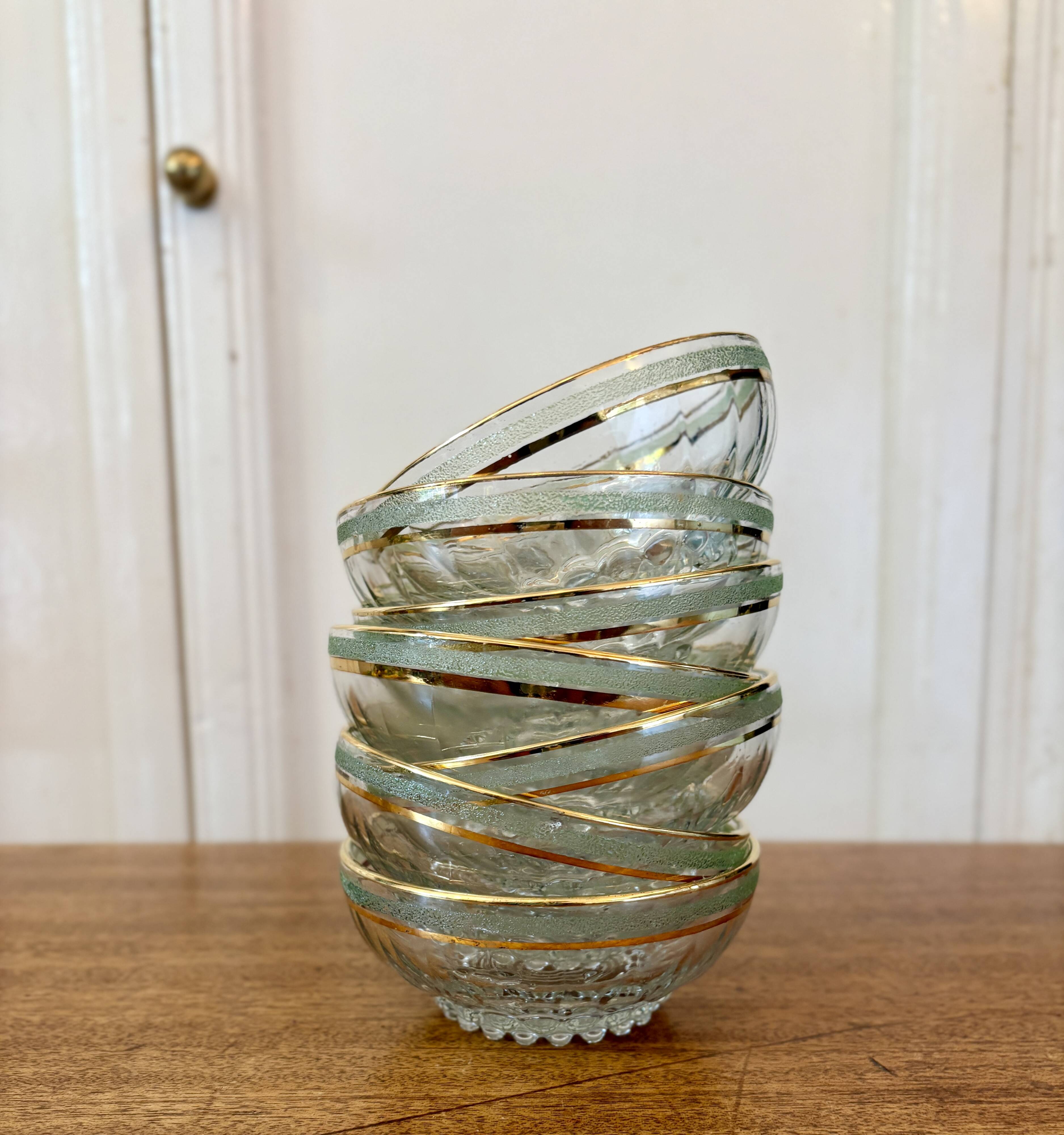 Lot de 7 coupes en verre granité vert et or vintage
