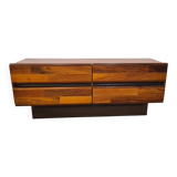 Low enfilade inspired by Jorge Zalszupin.