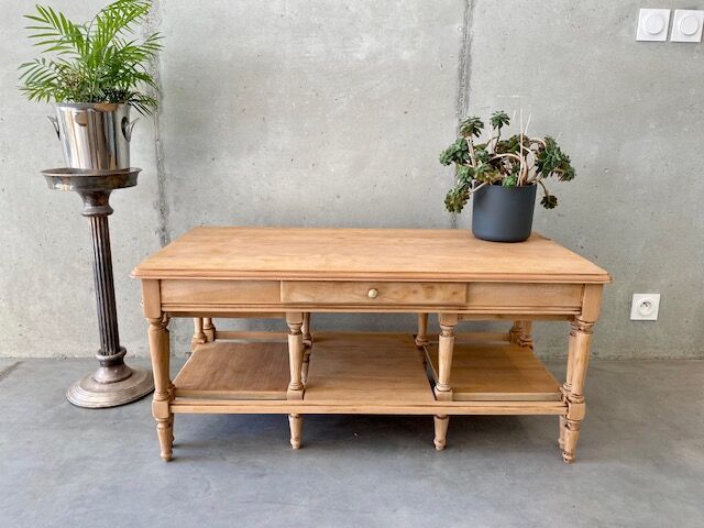 Coffee table double pull-out trays
