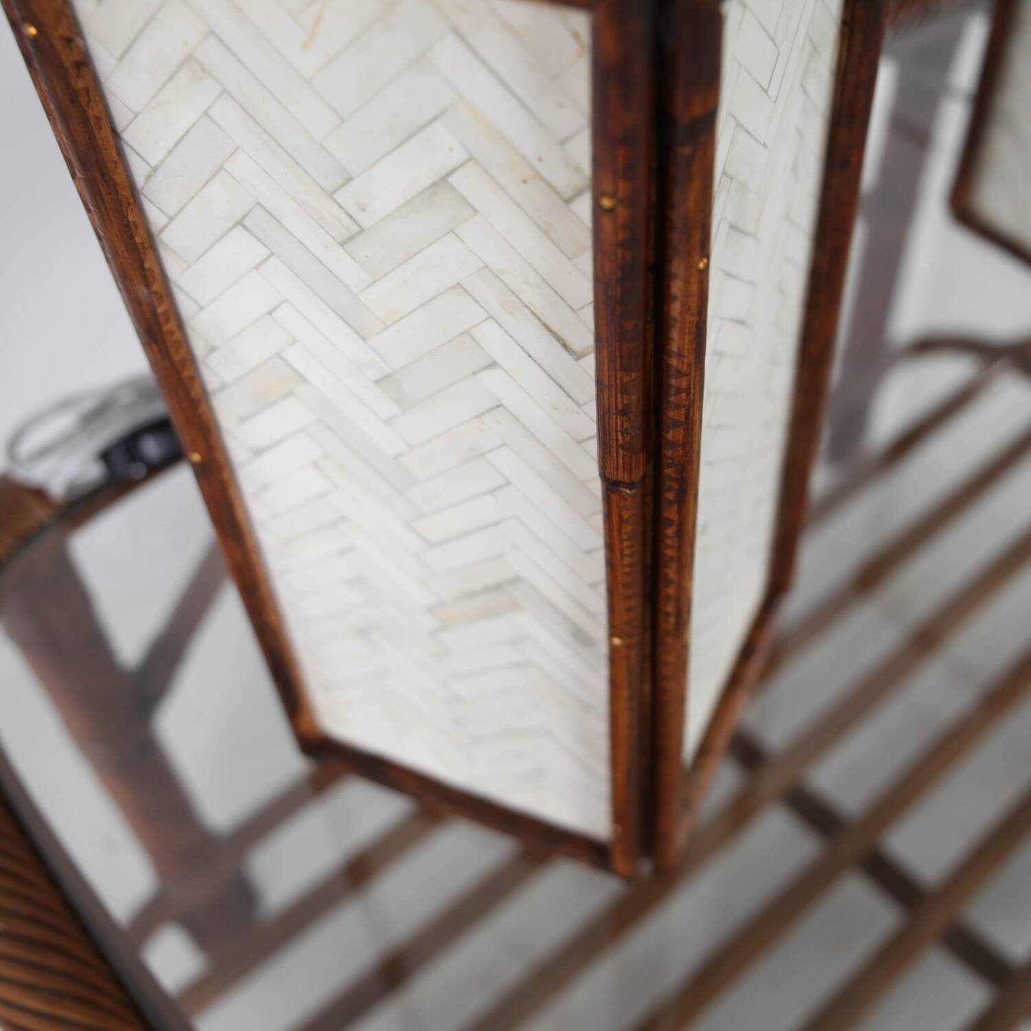 Paire de lampes en os et rotin