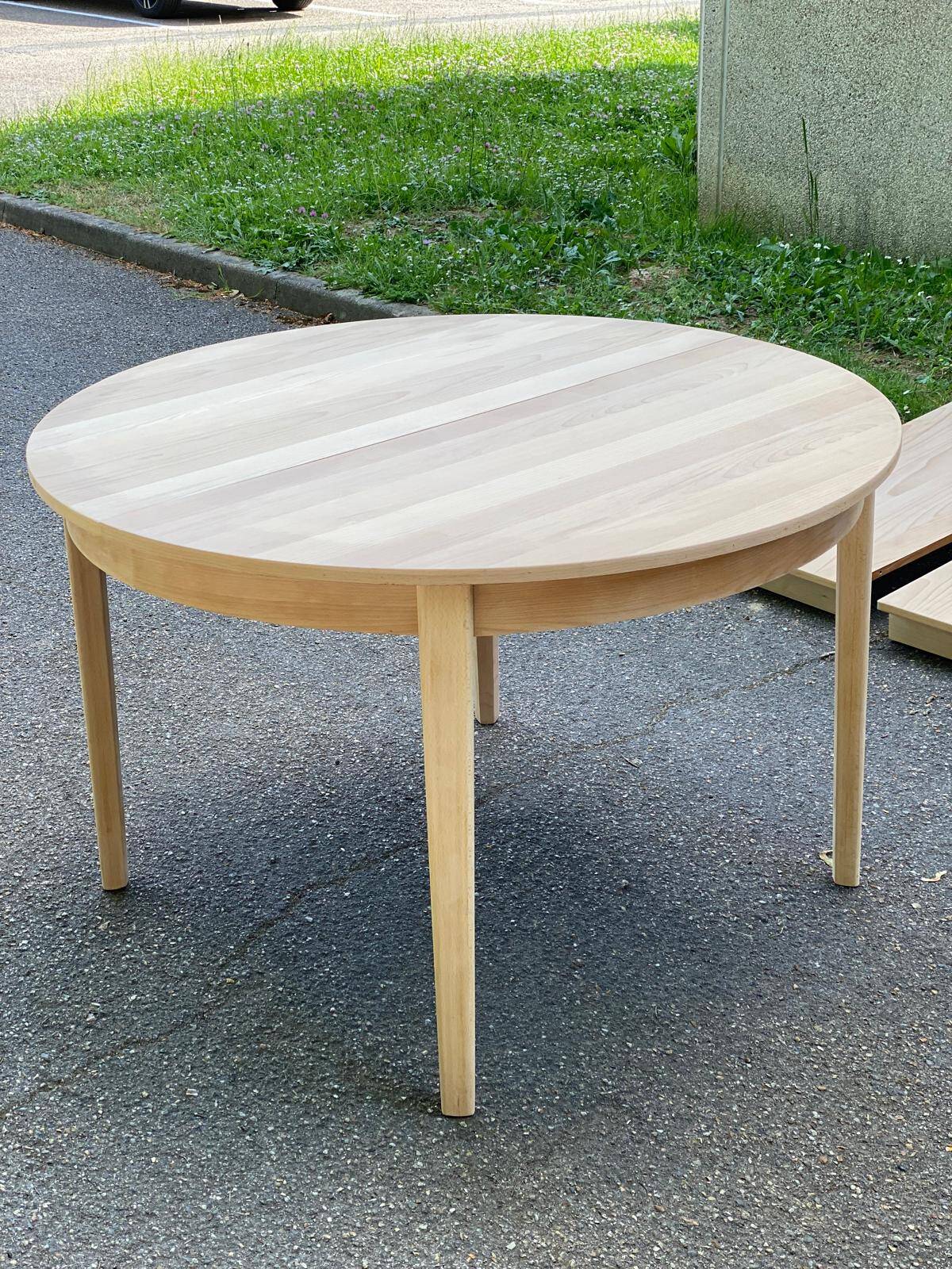 Scandinavian round extendable dining table renovated in wood 210cm