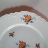 set of 4 dessert plates in white Limoges porcelain with flowers, the edge of one is different