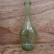 Bouteille en verre soufflé bullé vert Biot