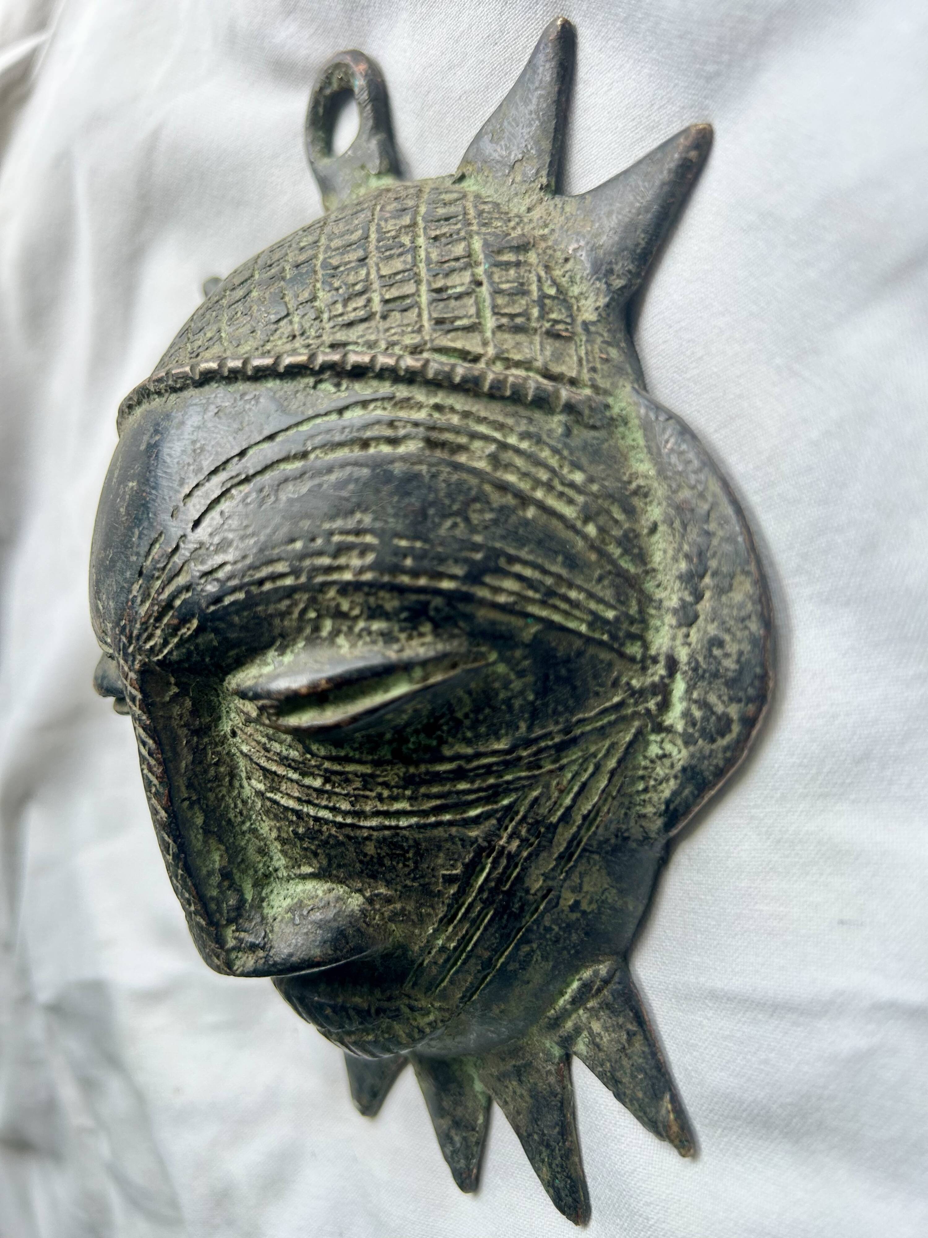 Masque Tikar en Bronze Fekima– Masque de Divinité | Art Africain