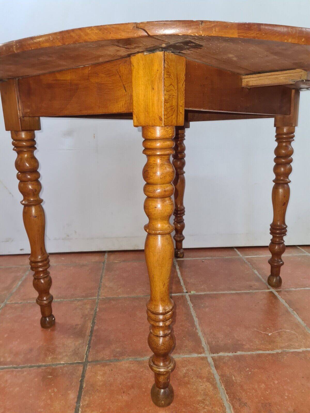 round table 4 feet in cherry wood