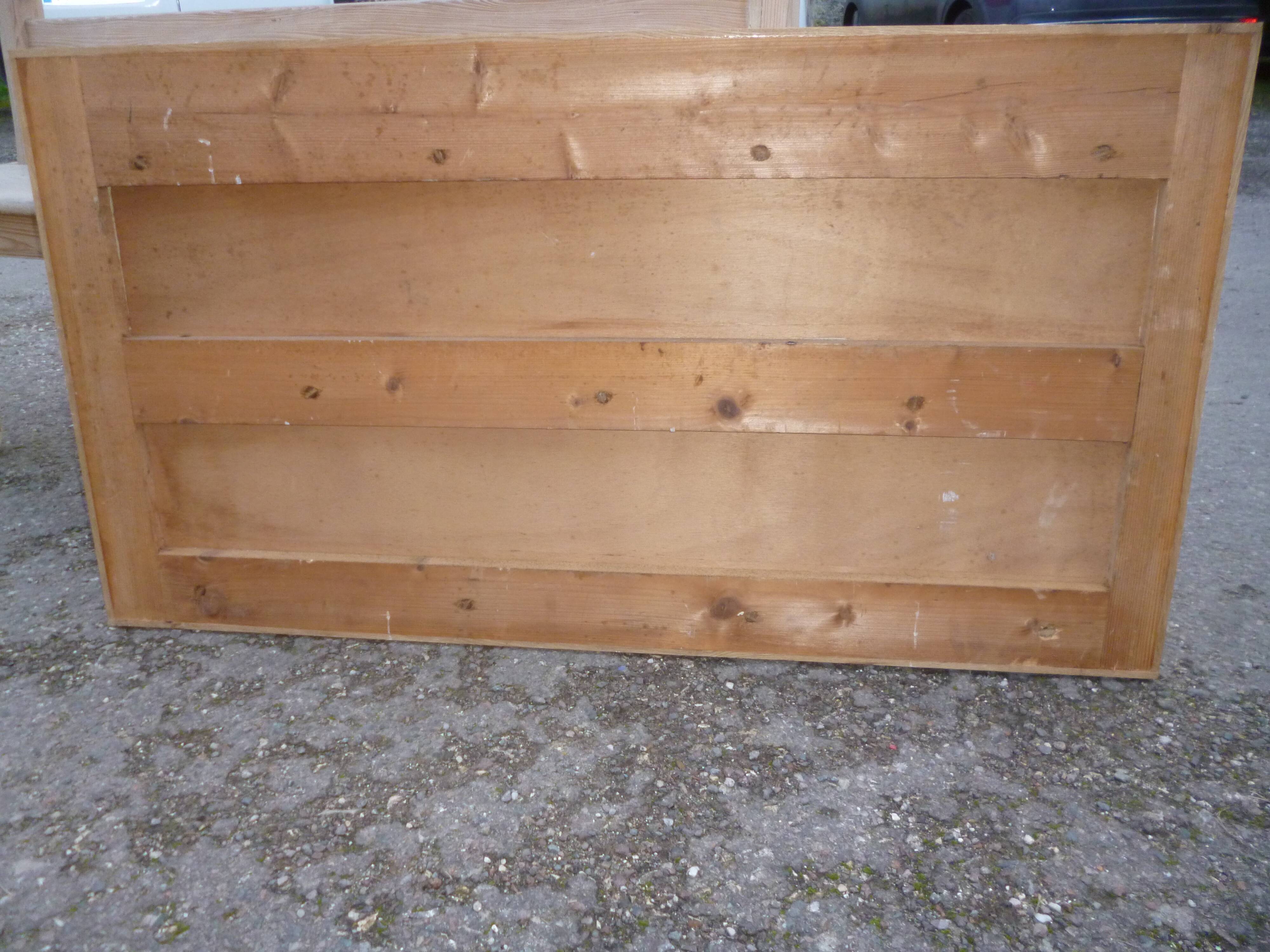 Wall coat rack in oak.