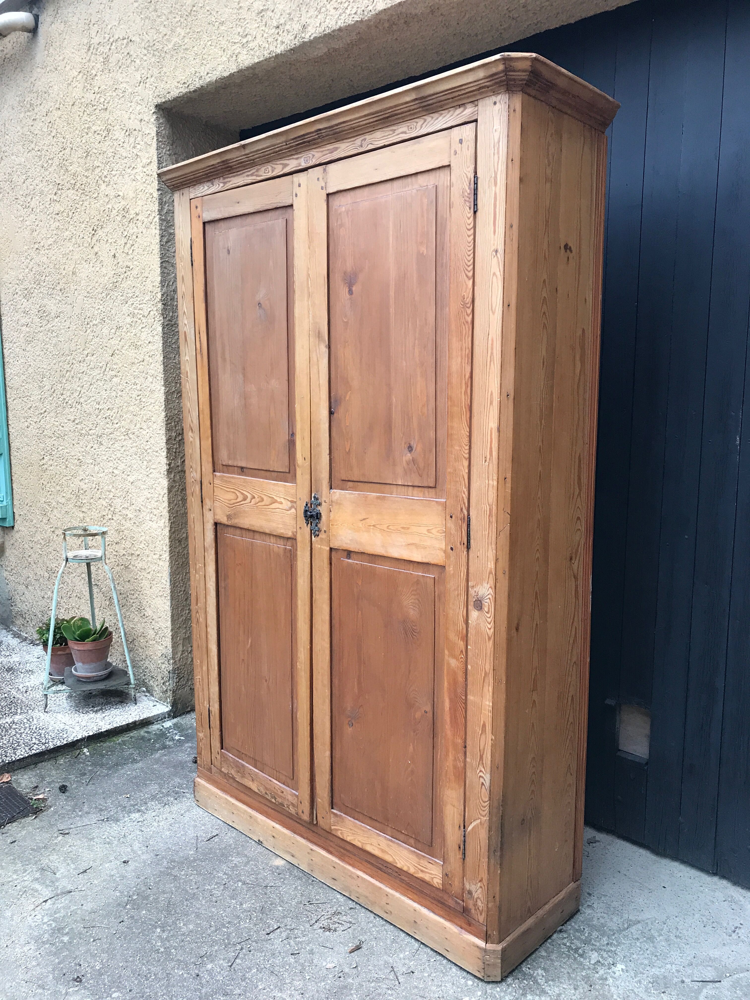 Armoire en bois