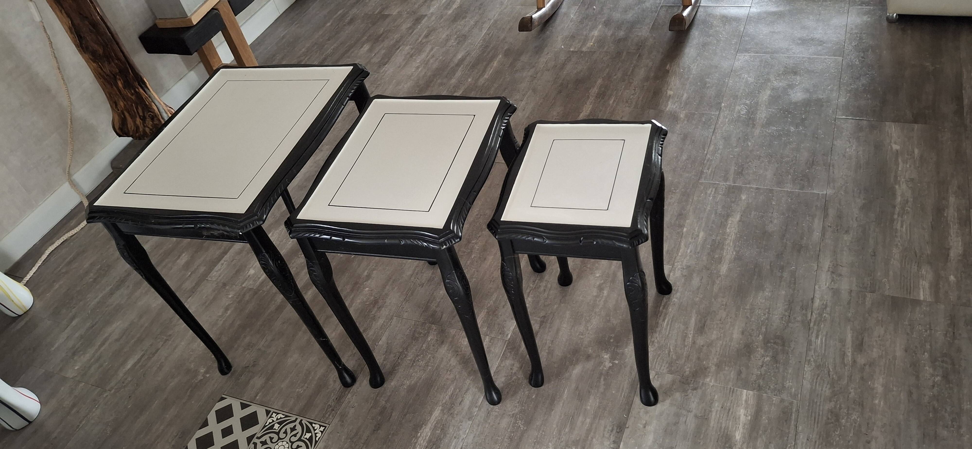 Tables gigognes