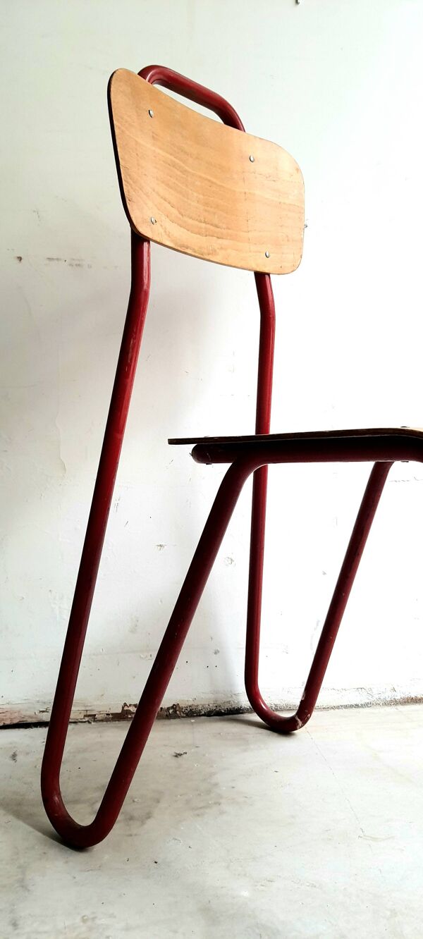 Rare paire de chaises en métal tubulaire rouge et bois  Vintage 1960