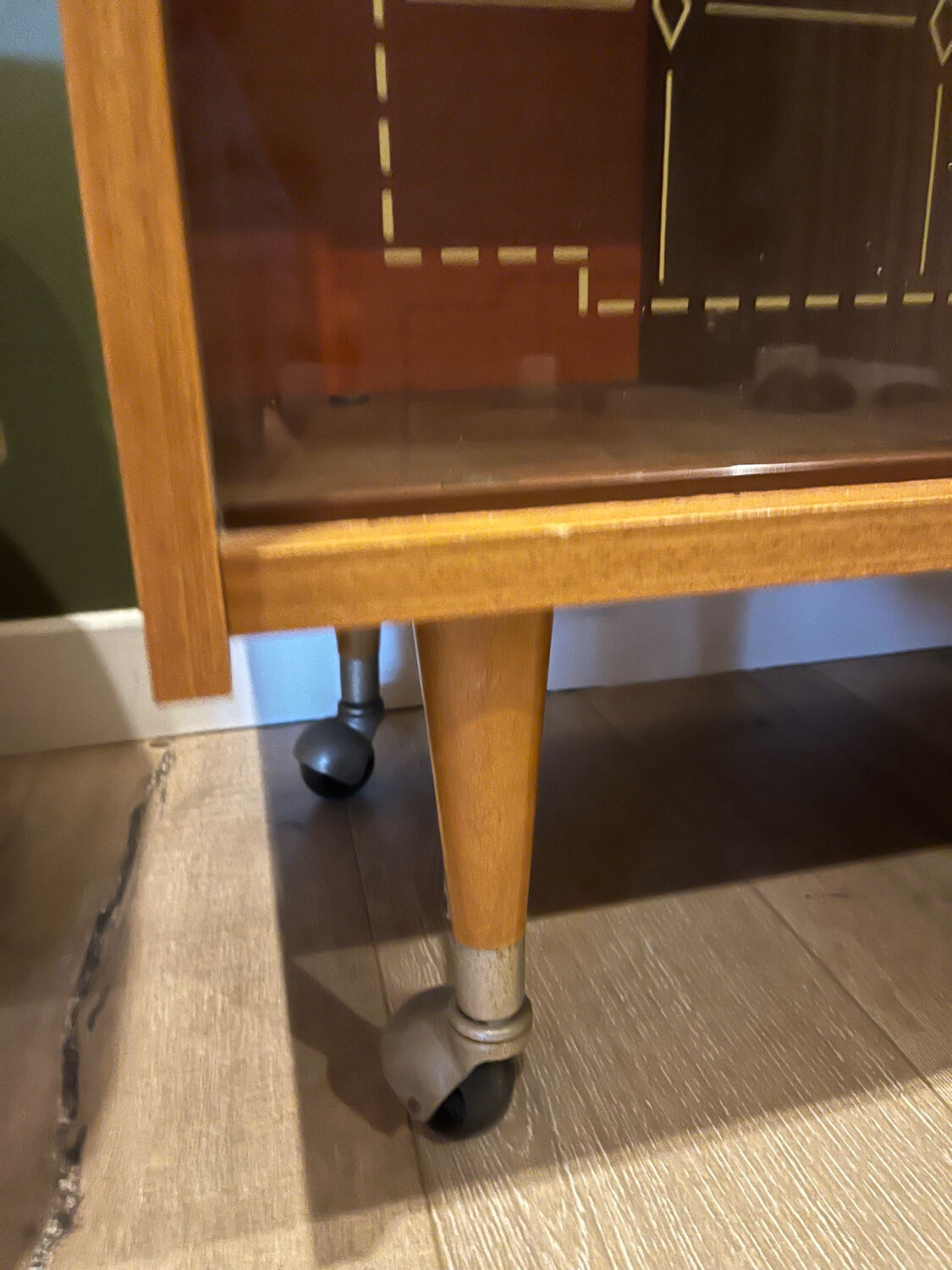 Vintage 1960s bar cabinet, Scandinavian style, on wheels.