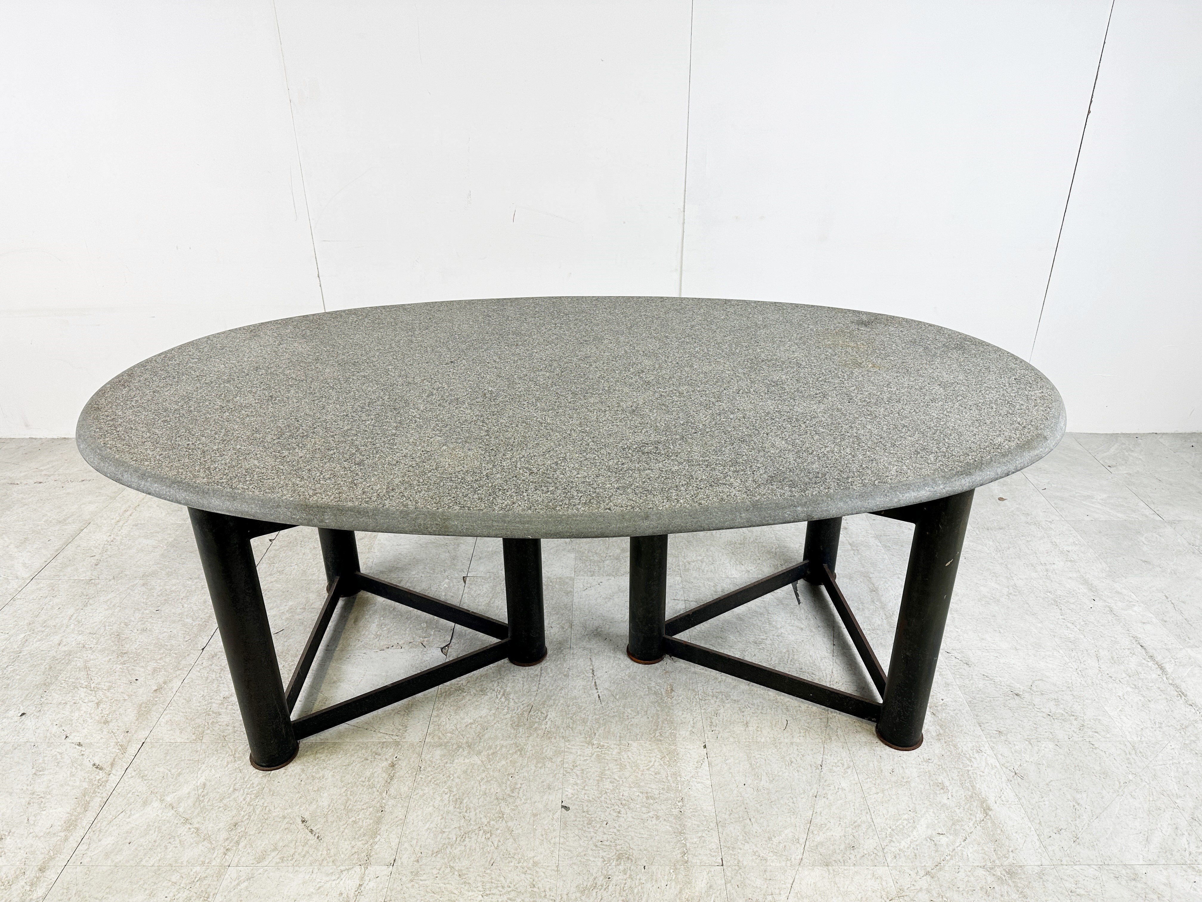 Table à manger ovale dans le style de Jan Vlug, années 1970.