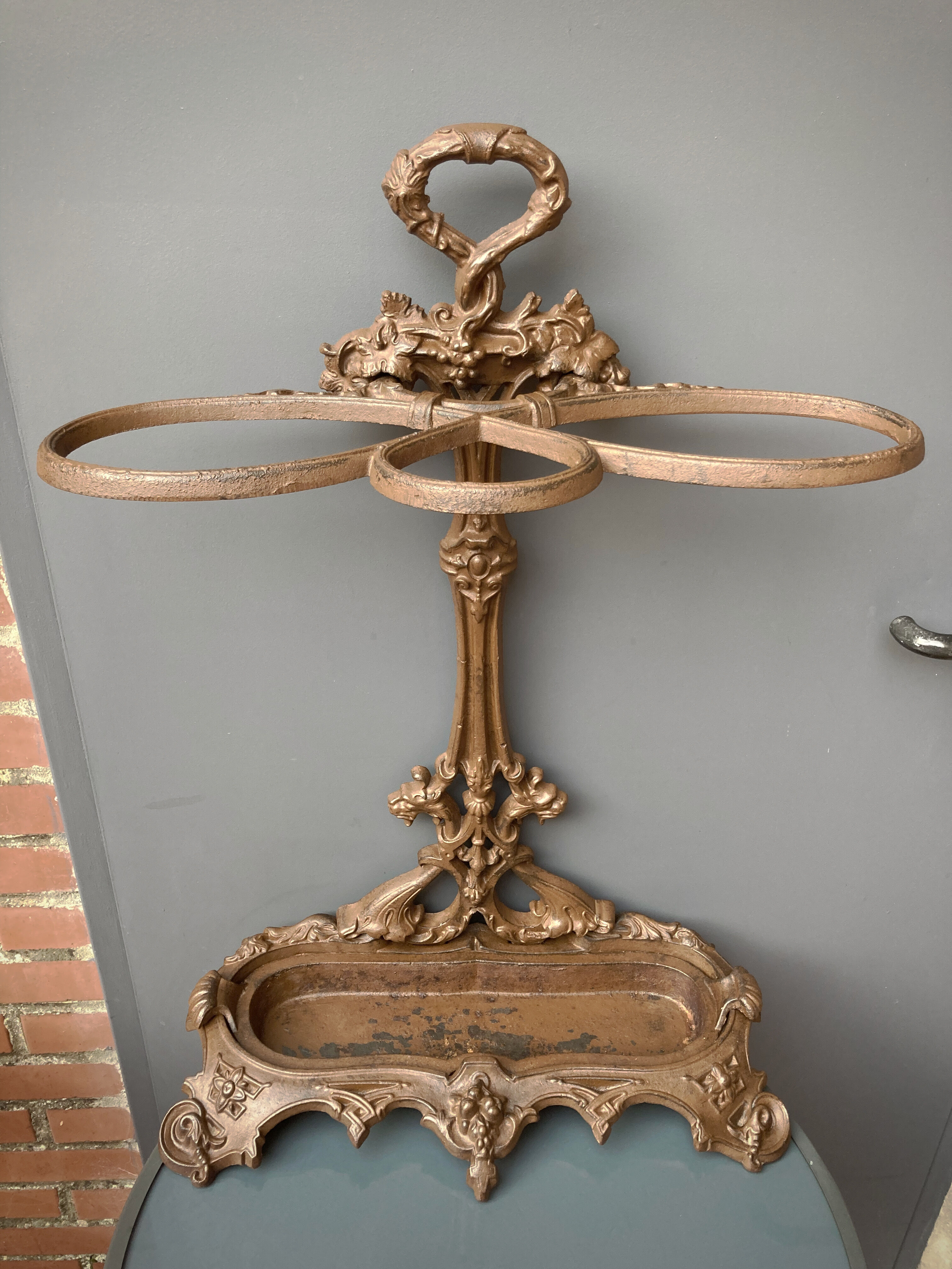 Art Nouvelles cast iron umbrella holder