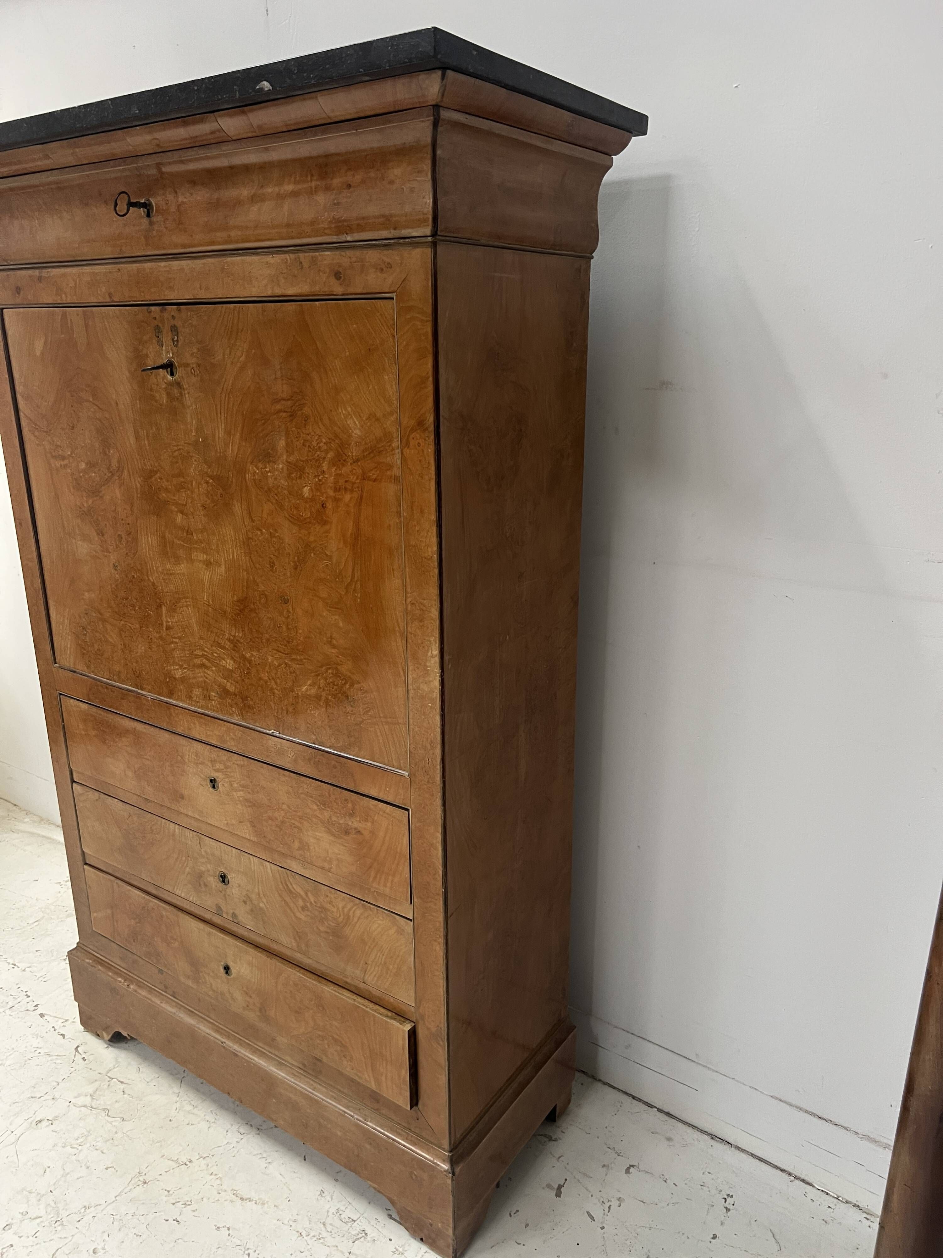 Louis Philippe secretary in light walnut briar, 19th century.