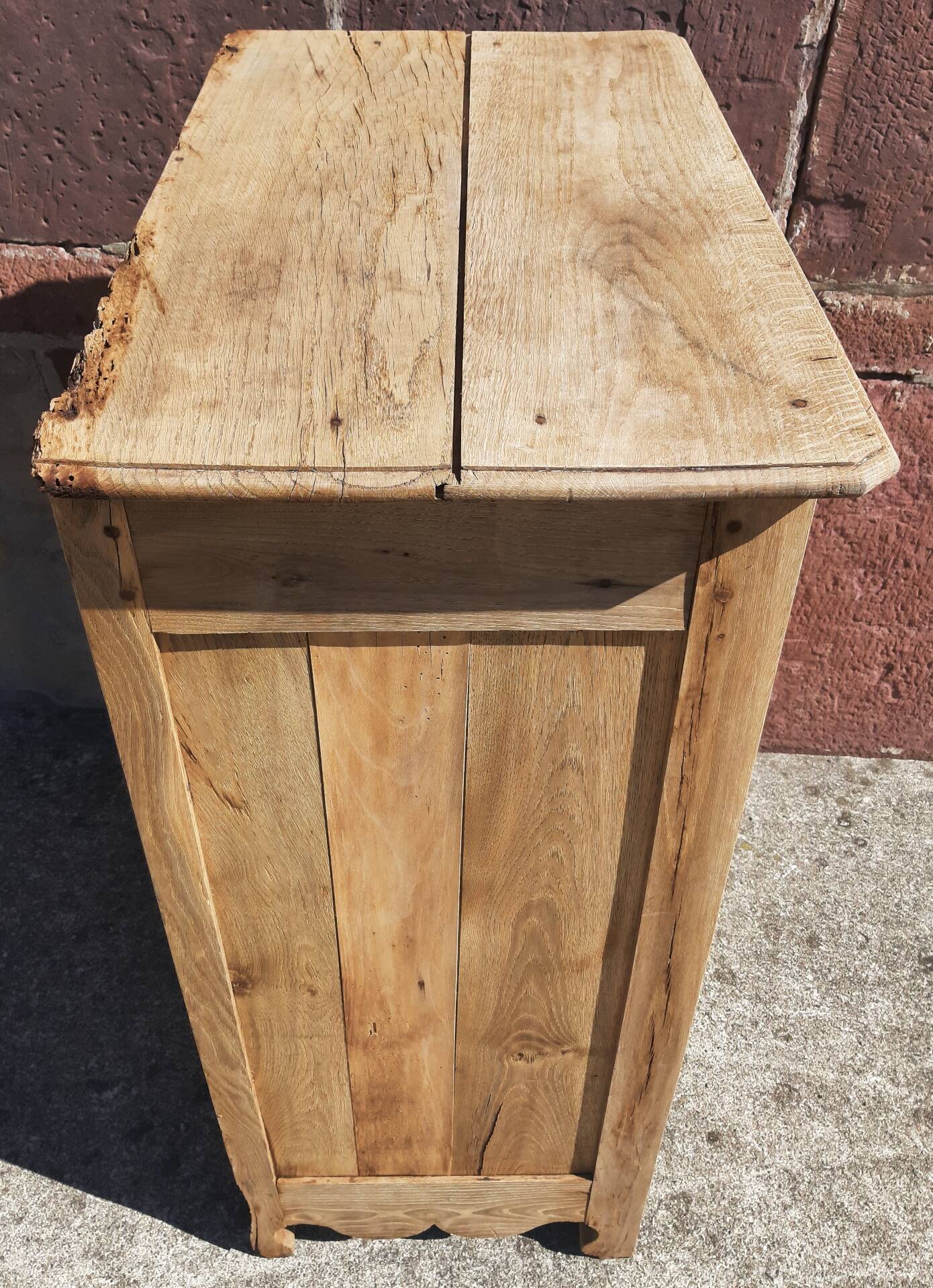 Confiturier or sideboard.