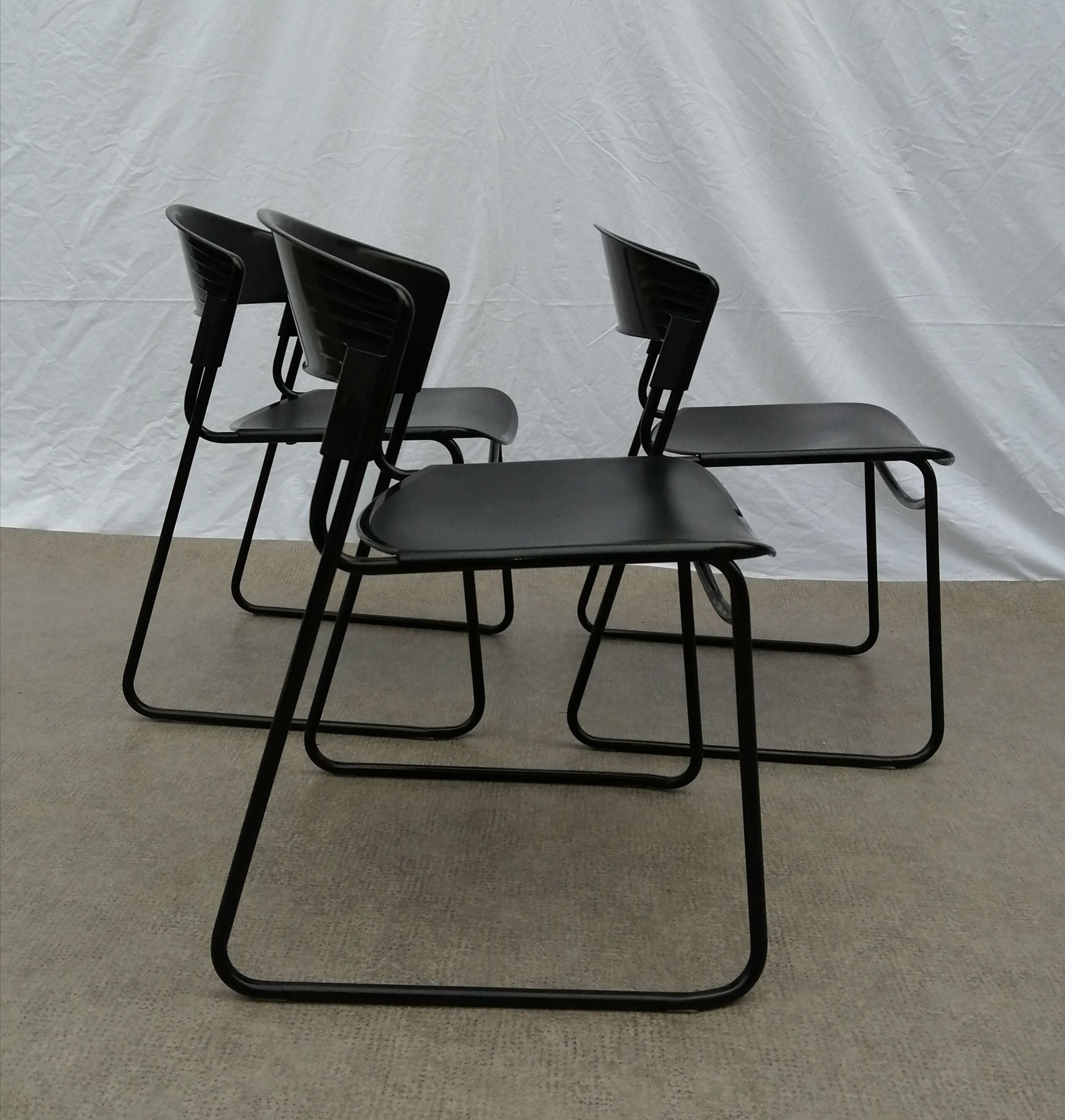 3 chaises design en métal et pvc modèles Assisa de Paolo Favaretto pour Airborne vintage 1980
