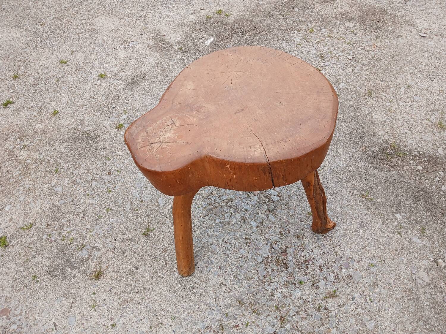 Tabouret Tripode Brutaliste - Bois Massif & Naturel - Esprit Wabi-Sabi