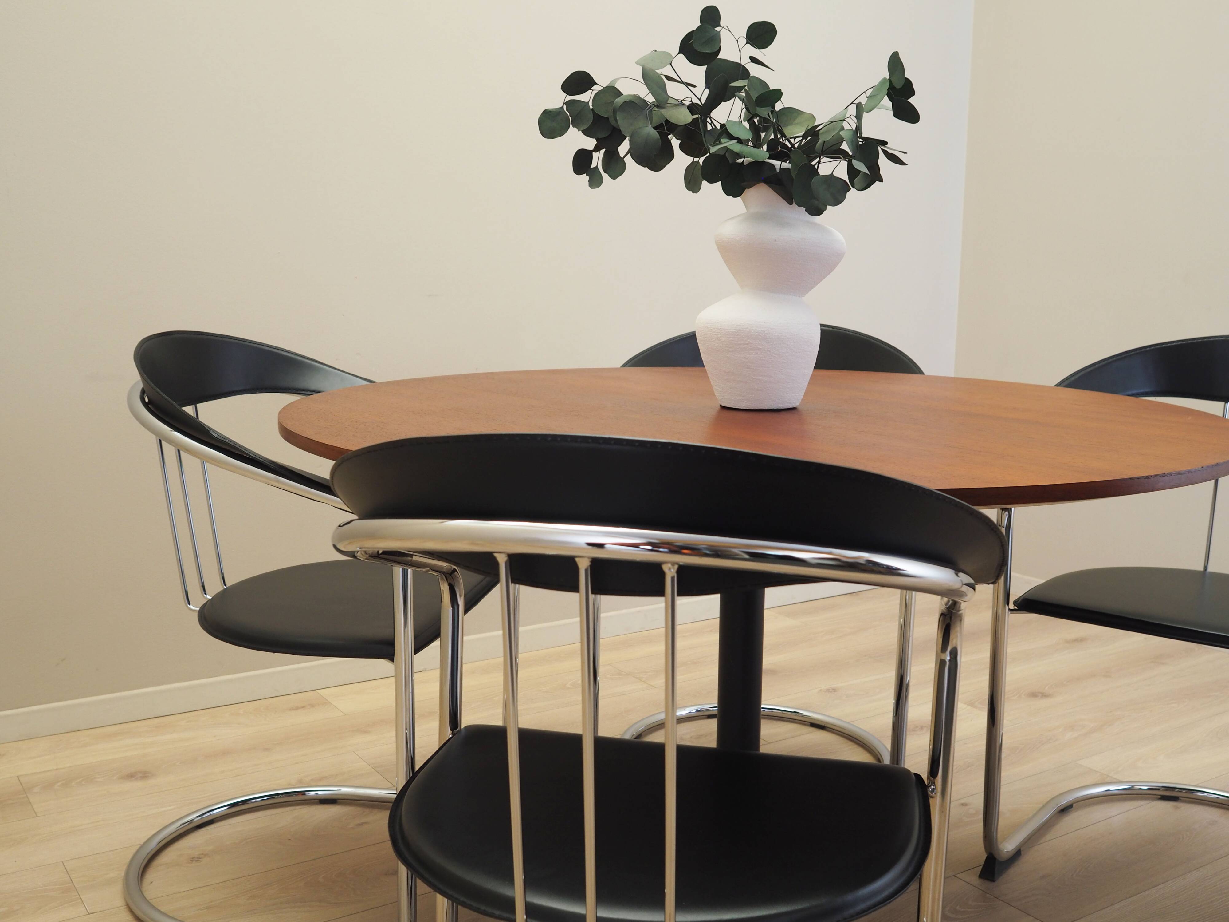 Set of four chairs, Italian design, 1980s, production: Italy