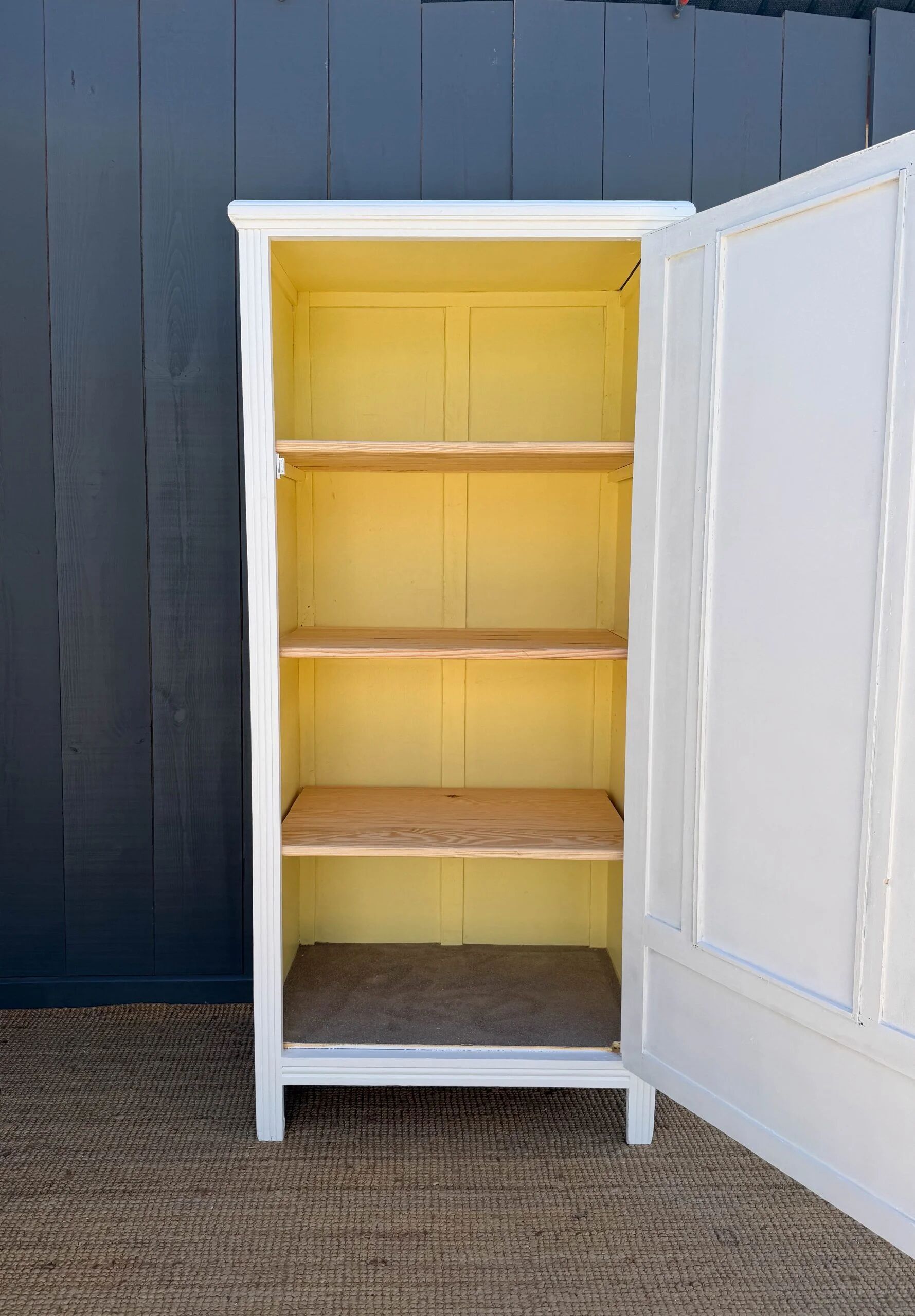 Armoire parisienne