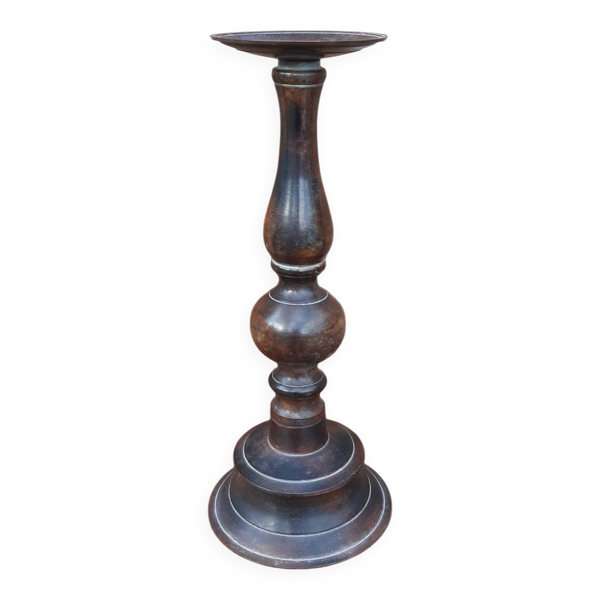 Bougeoir en métal (Hauteur 31 cm.)