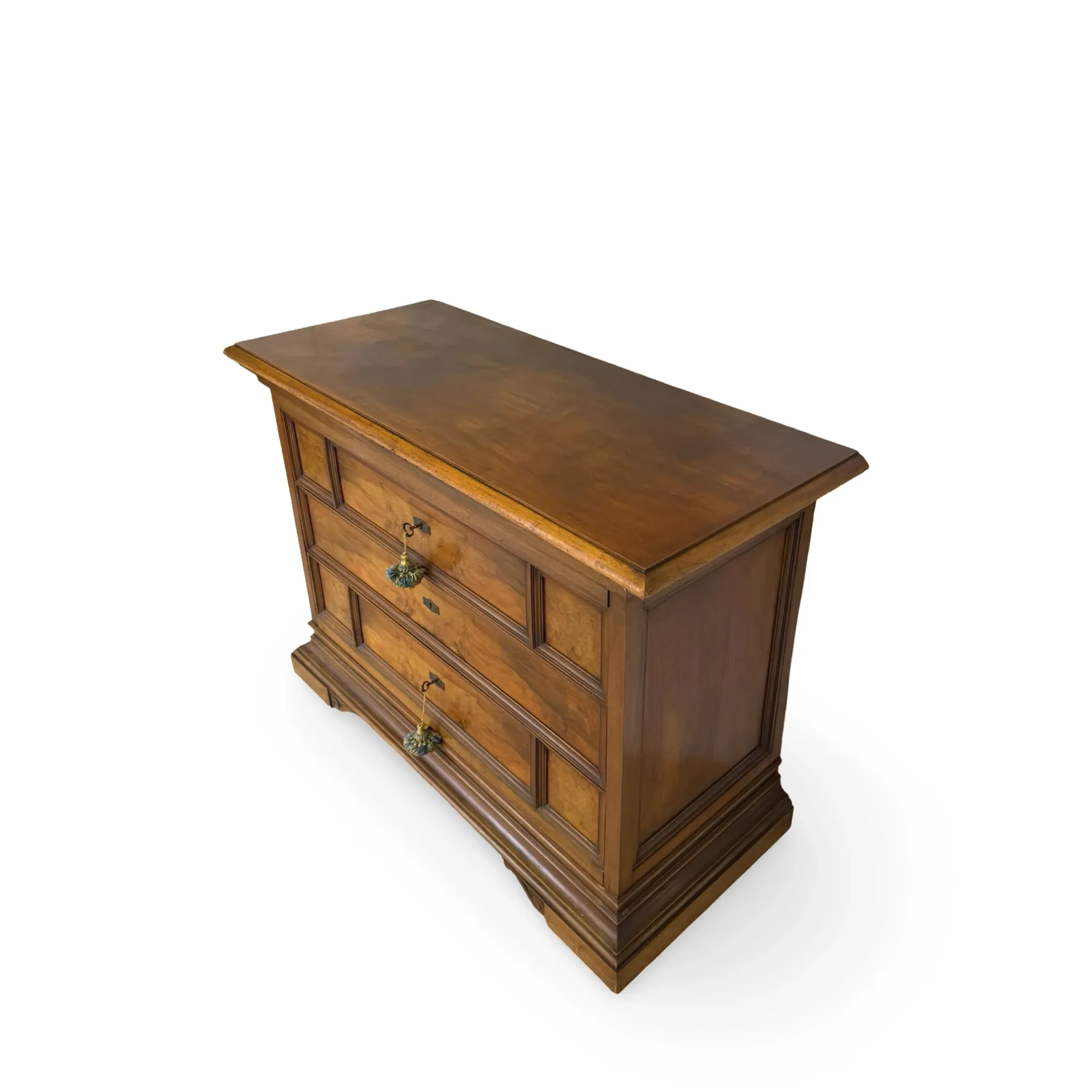 Elegant antique Italian chest of drawers, dating from the 20th century