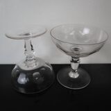 2 coupes à champagne anciennes en verre soufflé facetté