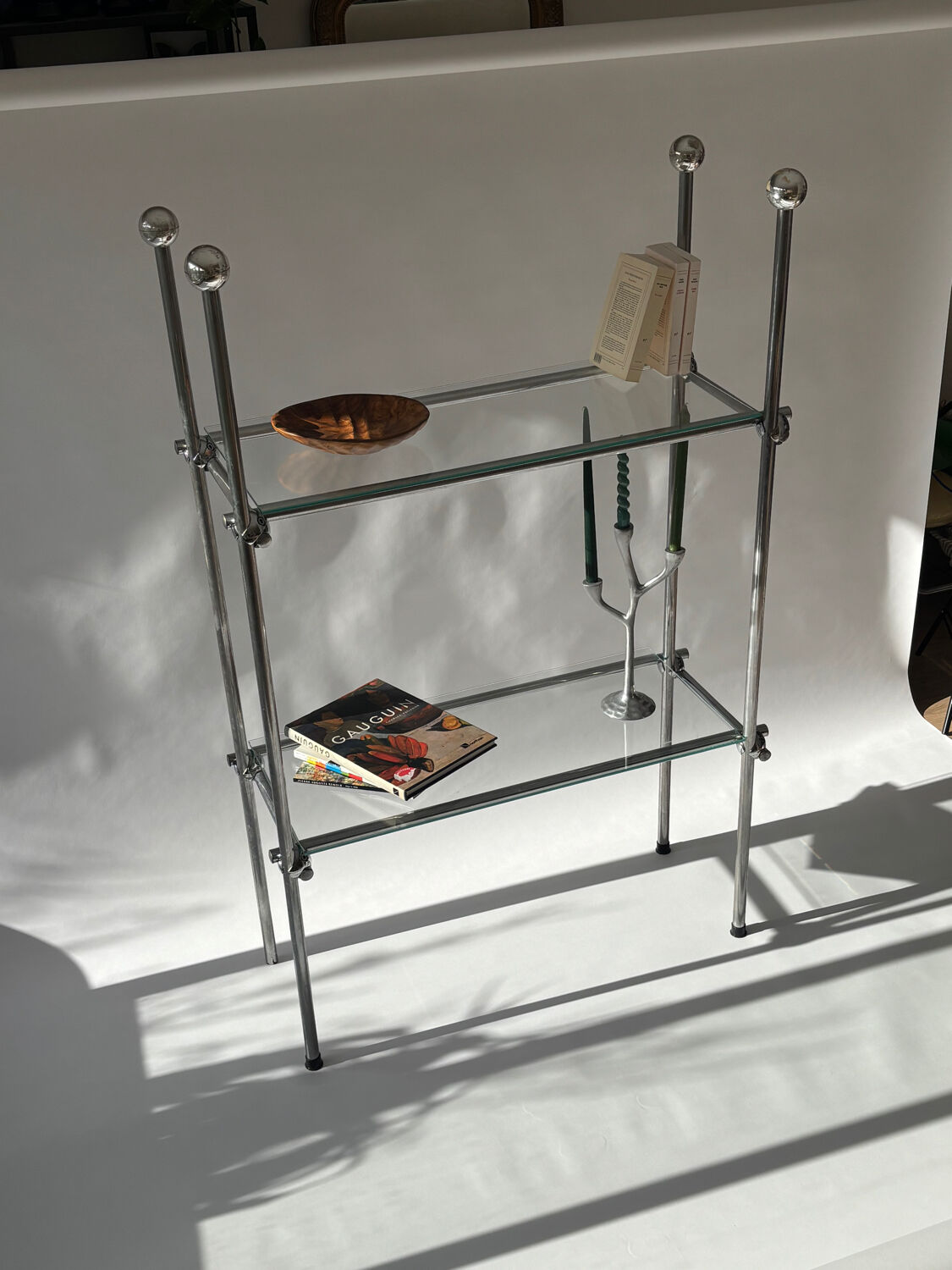 Minimalist bookshelf, Italian design 1970.